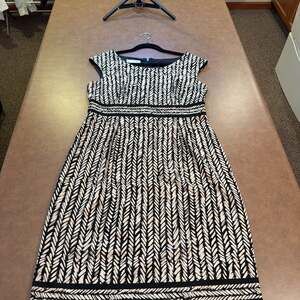 London Times Dress Womens 14 Black Sheath Sleeveless Patterned Scoop Neck Midi